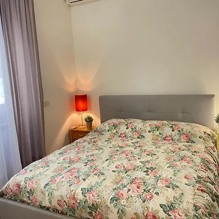 Elegance In Comfort And Style Apartment